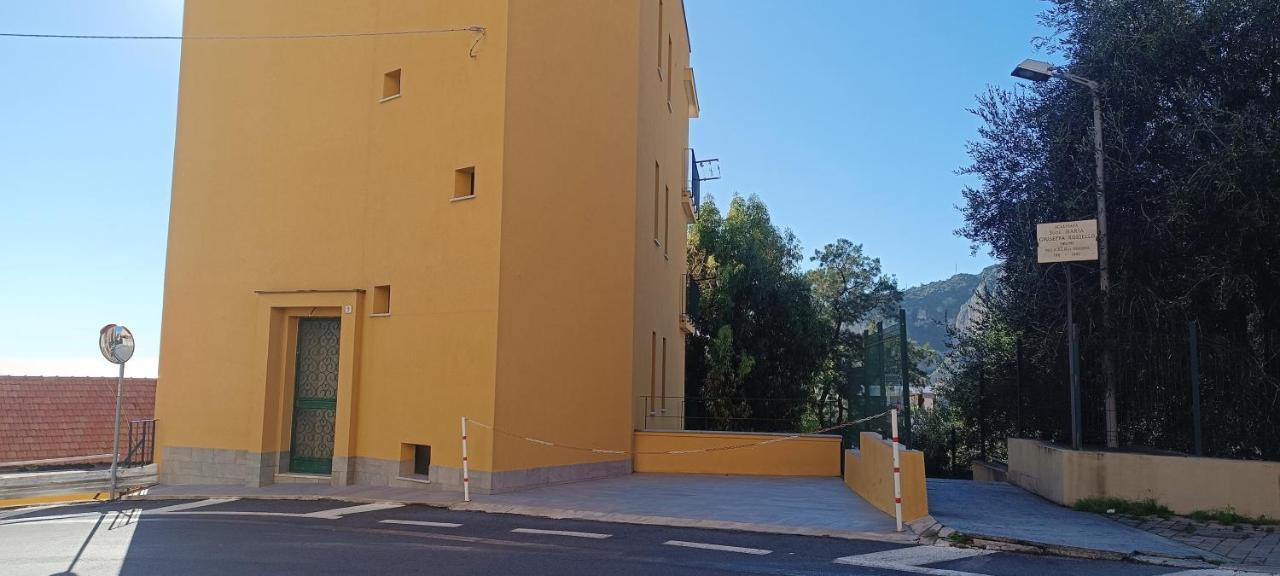 Appartamento Casa di Claude con posto auto Finale Ligure Esterno foto