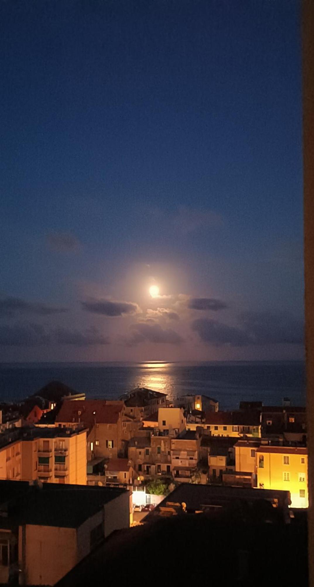 Appartamento Casa di Claude con posto auto Finale Ligure Esterno foto