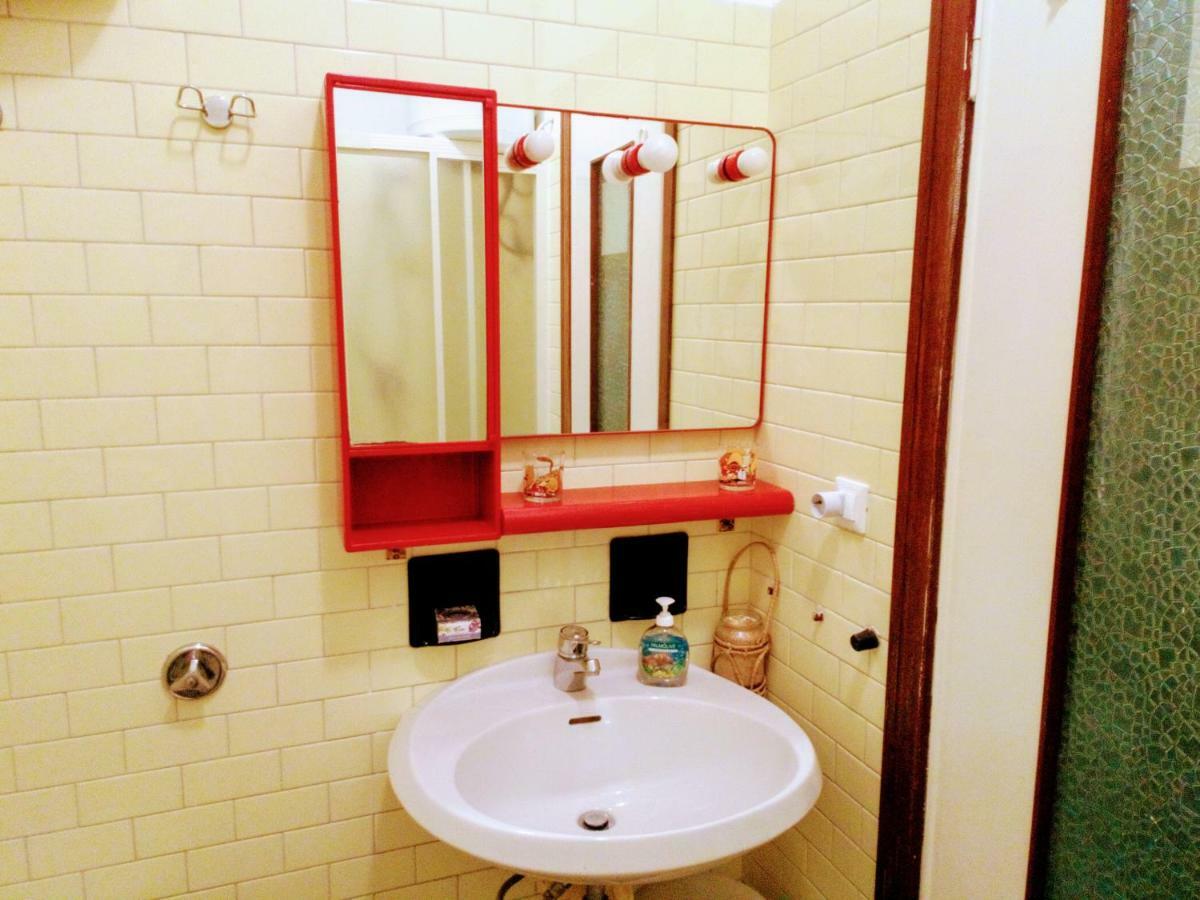 Appartamento Casa di Claude con posto auto Finale Ligure Esterno foto