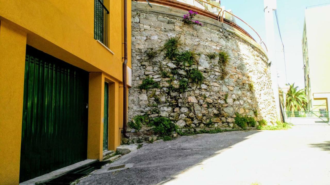 Appartamento Casa di Claude con posto auto Finale Ligure Esterno foto